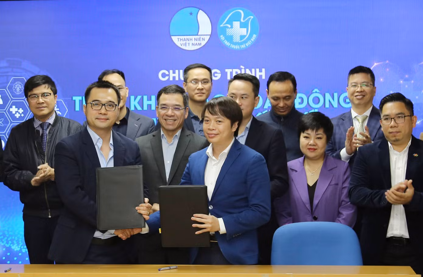 Các đơn vị ký kết triển khai chương trình “Khởi nghiệp số Y tế Clinic4.0”