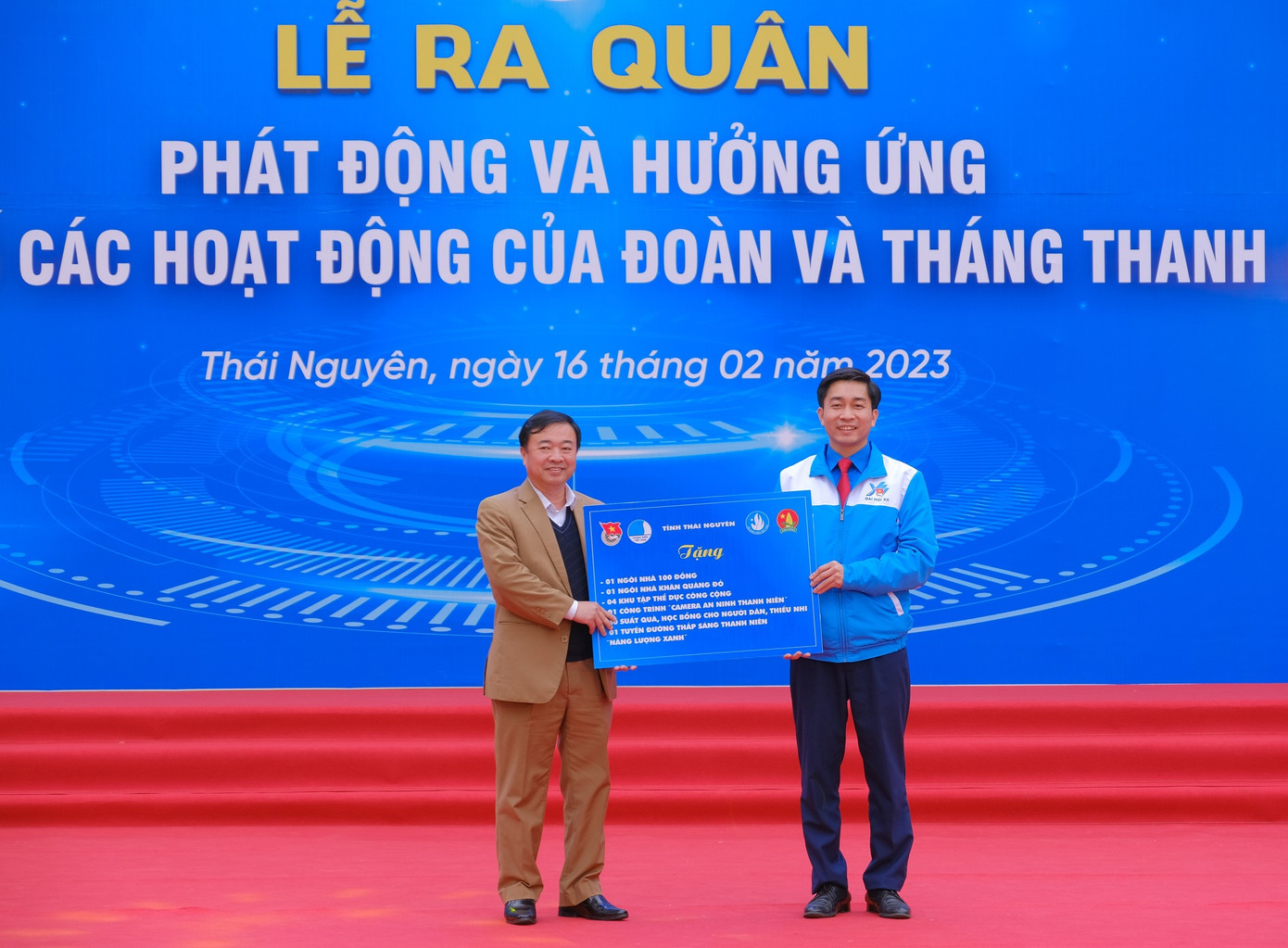 Nhiều công trình, hoạt động ý nghĩa hướng tới các hoàn cảnh khó khăn Nhiều công trình, hoạt động ý nghĩa hướng tới các hoàn cảnh khó khăn