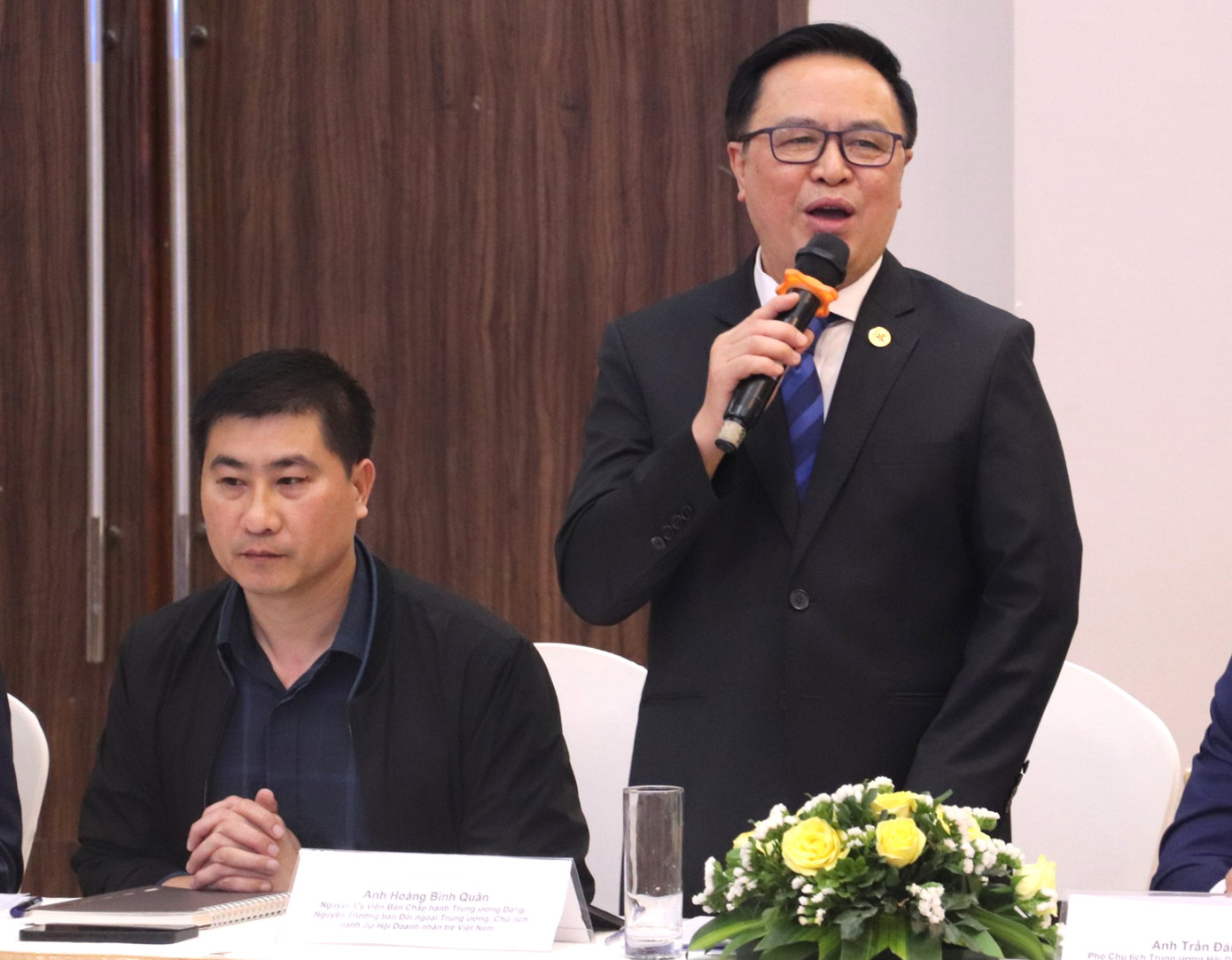 Ông Hoàng Bình Quân trao đổi tại chương trình. Ảnh: BTC Ông Hoàng Bình Quân trao đổi tại chương trình. Ảnh: BTC