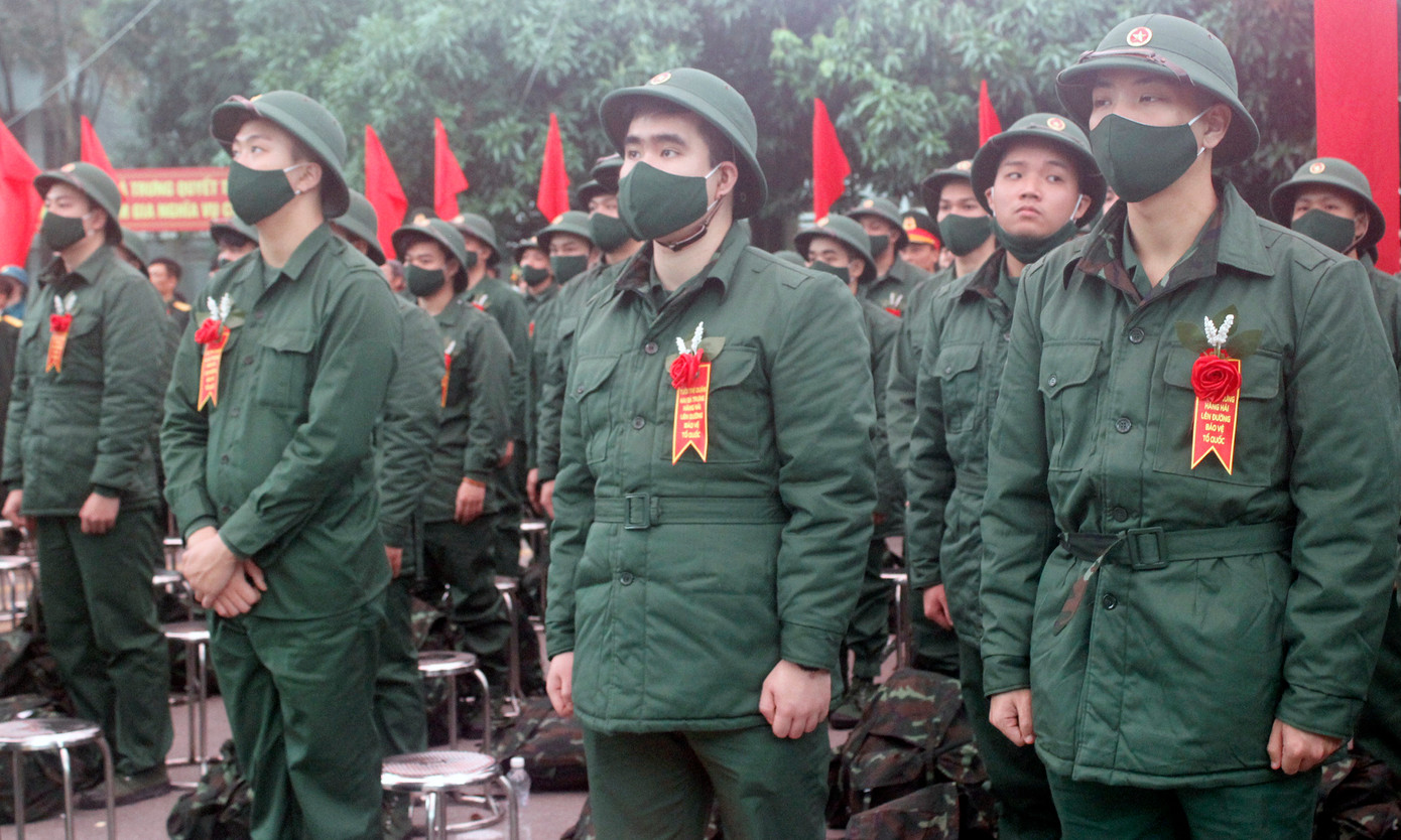 Năm 2023, quận Hai Bà Trưng được UBND thành phố Hà Nội giao tuyển chọn 82 nam công dân ưu tú nhập ngũ vào bốn đơn vị trong Quân đội và 25 công dân tham gia nghĩa vụ Công an nhân dân trong thời gian 24 tháng.