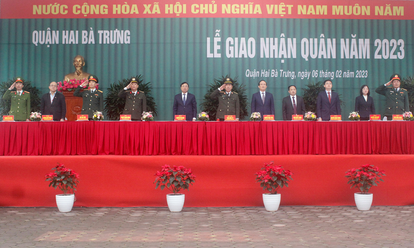 Cùng với các quận, huyện, thị xã trên địa bàn Thủ đô Hà Nội, ngày 6/2, tại Đại học Bách khoa Hà Nội, quận Hai Bà Trưng tổ chức lễ giao nhận quân năm 2023.