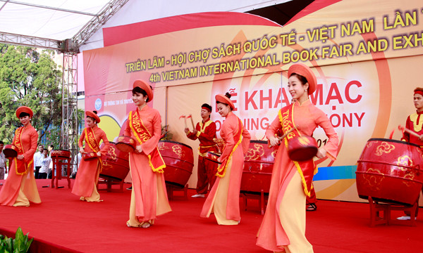 Triển lãm – Hội chợ Sách quốc tế Việt Nam lần thứ IV năm 2012 khai mạc tưng bừng ngày 17-9, tại Trung tâm Hội trợ - Triển lãm Giảng Võ (Hà Nội) 