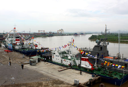 3 chiếc tàu hiện đại của CSB Việt Nam trên cầu cảng của Nhà máy Z173