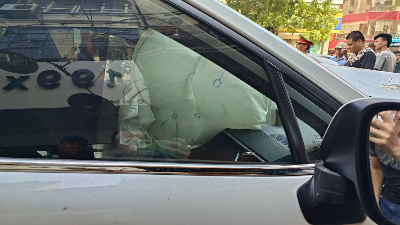 Túi khí phía trước xe bung sau vụ tai nạn. Túi khí phía trước xe bung sau vụ tai nạn.