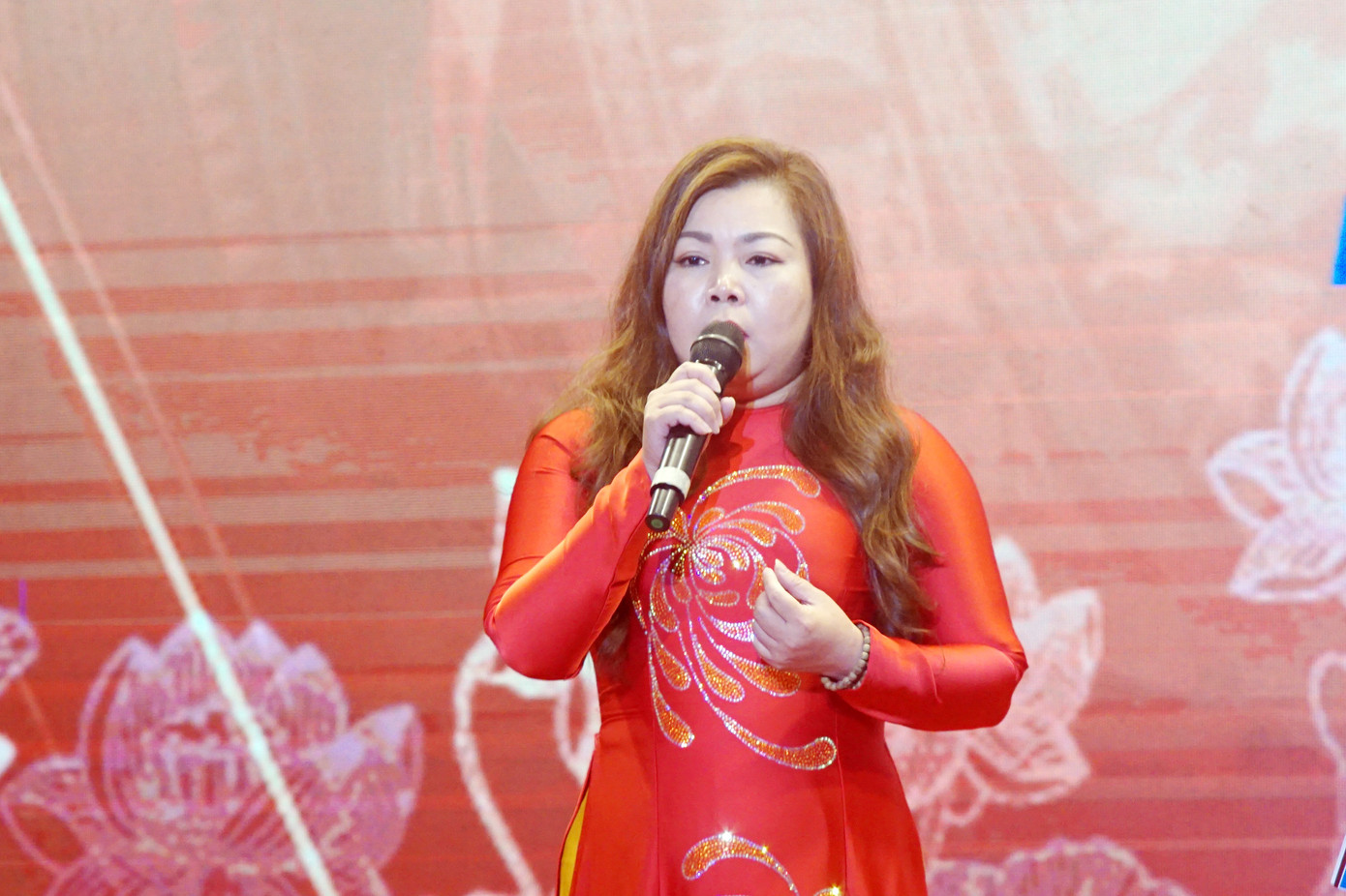 Giao lưu với gương điển hình tiên tiến trong phong trào toàn dân bảo vệ ANTQ. Ảnh: Thanh Hà