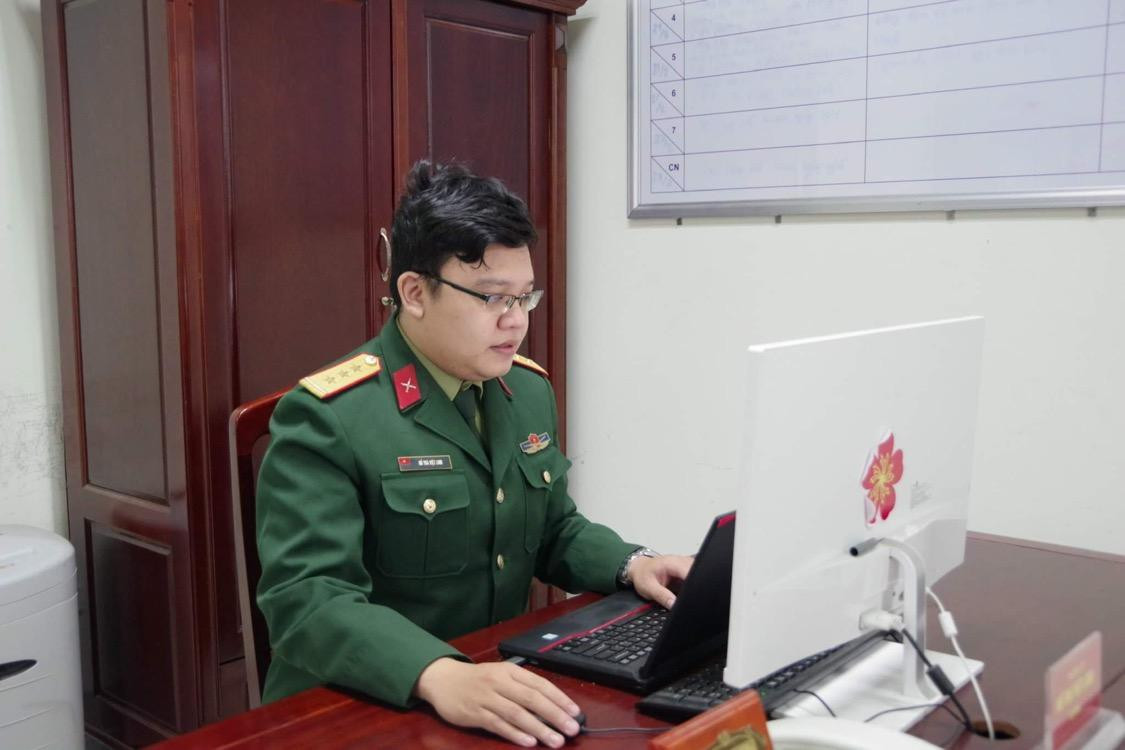 Thượng uý Hồ Trà Việt Linh