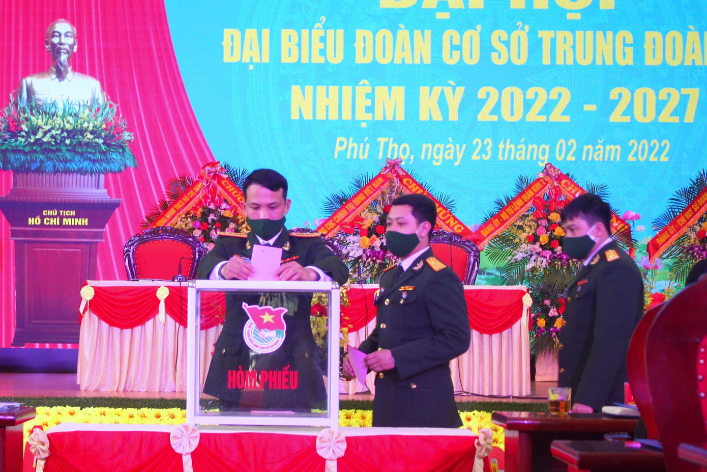 Bỏ phiếu bầu đoàn đại biểu đi dự Đại hội Đoàn cấp trên