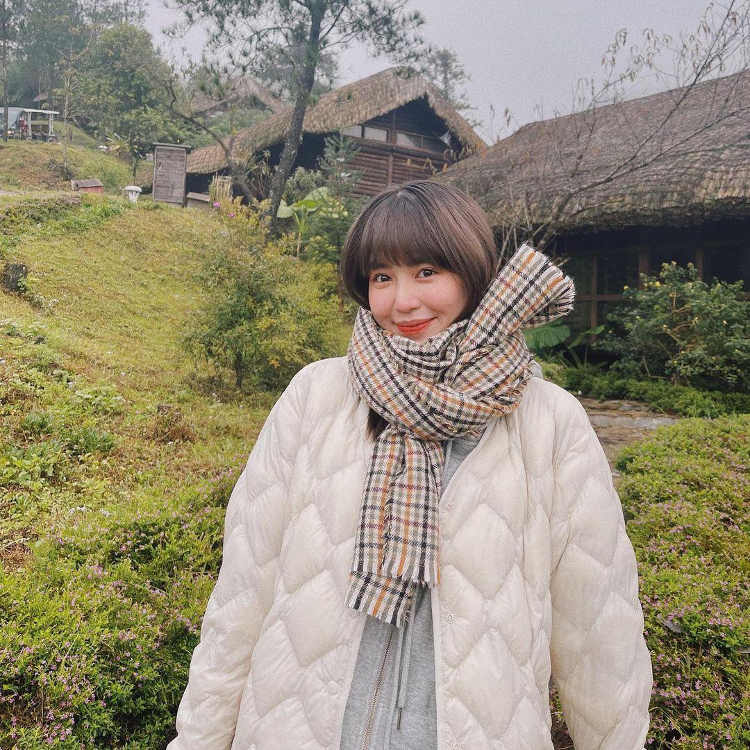 Mẫn Tiên nổi tiếng cộng đồng mạng, được nhiều bạn trẻ yêu mến với hình ảnh trong sáng dễ thương cùng gu ăn mặc nổi bật