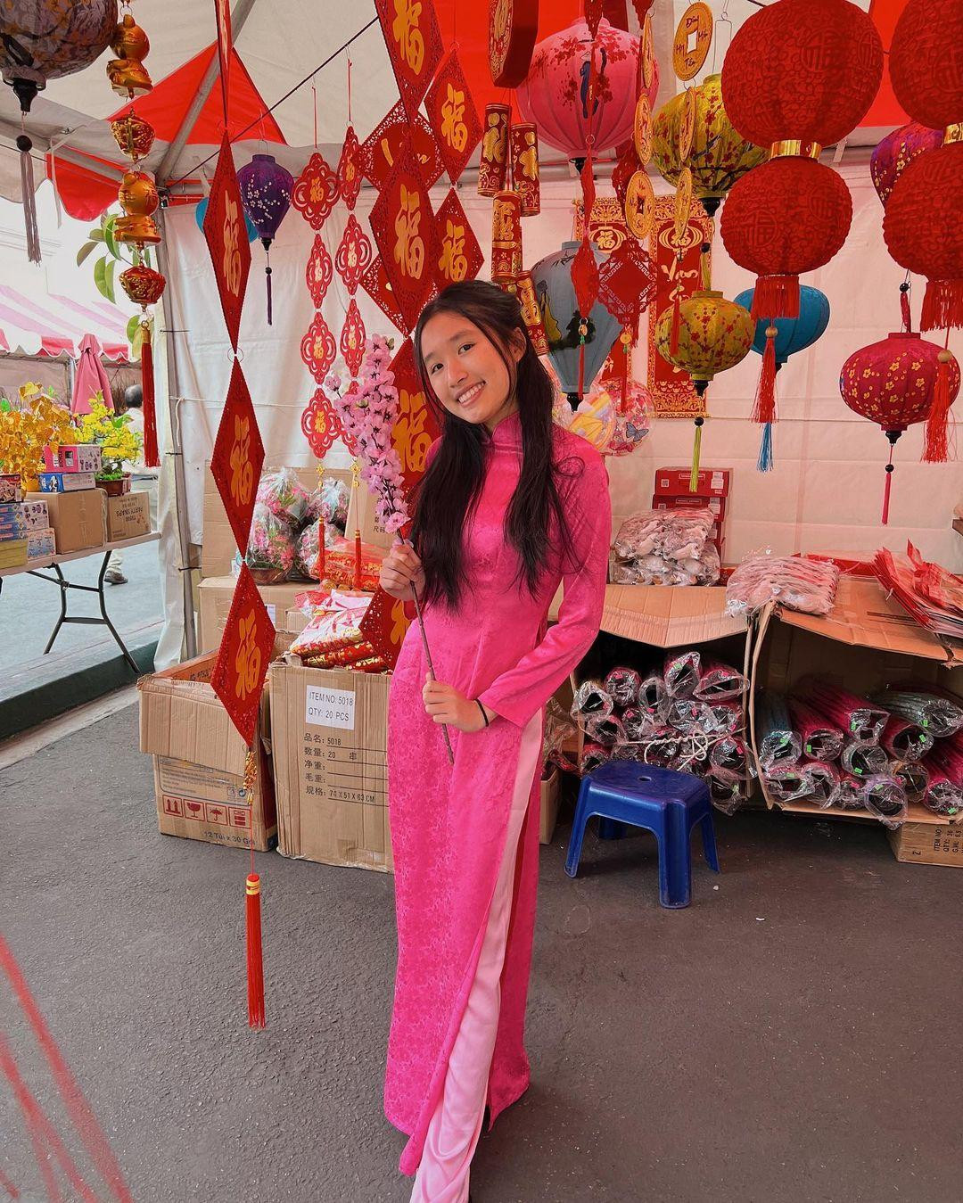 Cô nàng tuổi teen được gọi là "tiểu thư YouTuber", rich kid... có những vlog triệu view thú vị kể về cuộc sống hàng ngày ở Mỹ. Cô nàng tuổi teen được gọi là "tiểu thư YouTuber", rich kid... có những vlog triệu view thú vị kể về cuộc sống hàng ngày ở Mỹ.