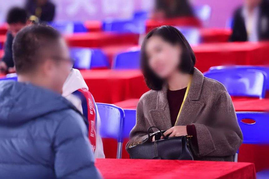 Không ít người phải xem mắt cả chục lần chỉ trong ít ngày nghỉ Tết.