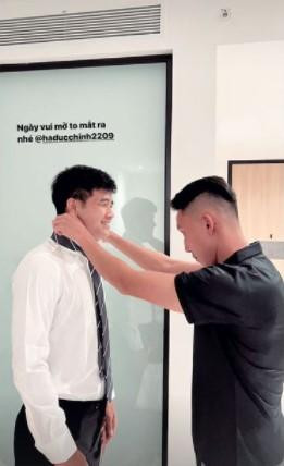 &quot;Cây hài lầy lội&quot; chính thức đính hôn cùng bạn gái hot girl