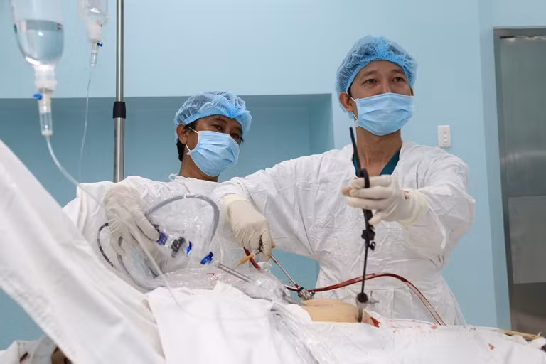 Báo động đỏ liên viện cứu sống bệnh nhân vỡ thai ngoài tử cung ảnh 2
