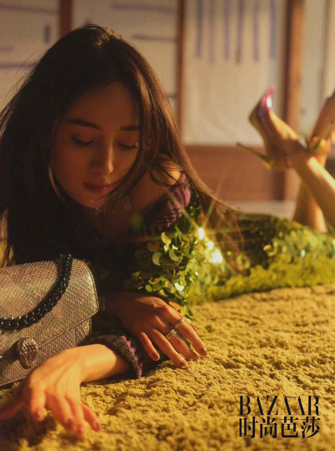 Gần đây, trong danh sách Giá trị thương mại của sao Cbiz tháng 7/2021 của trang Endata, Dương Mịch xếp thứ 2 chỉ sau đàn em Dương Tử ở bảng xếp hạng sao nữ.