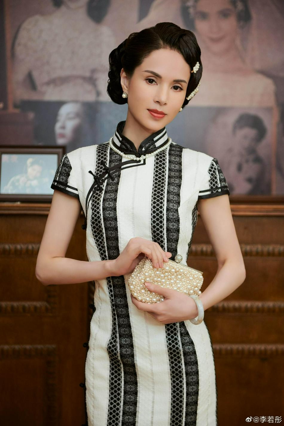 Dù sắp tới sinh nhật lần thứ 55, ngôi sao Hong Kong sở hữu ngoại hình như chỉ mới đầu 30.