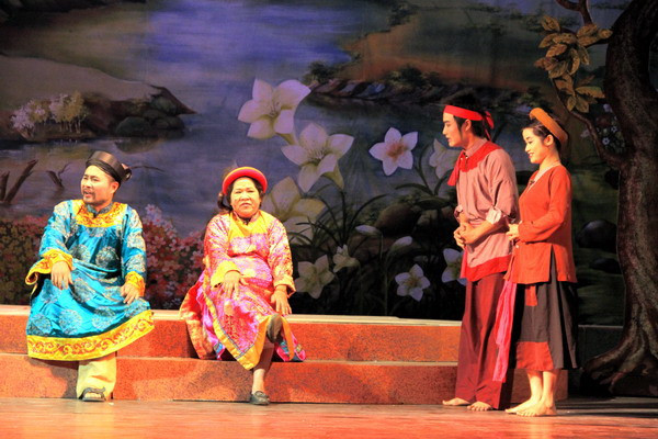 Vợ chồng người em chất phác thật thà do nghệ sỹ Quốc Phòng, nghệ sỹ Thu Hòa đóng