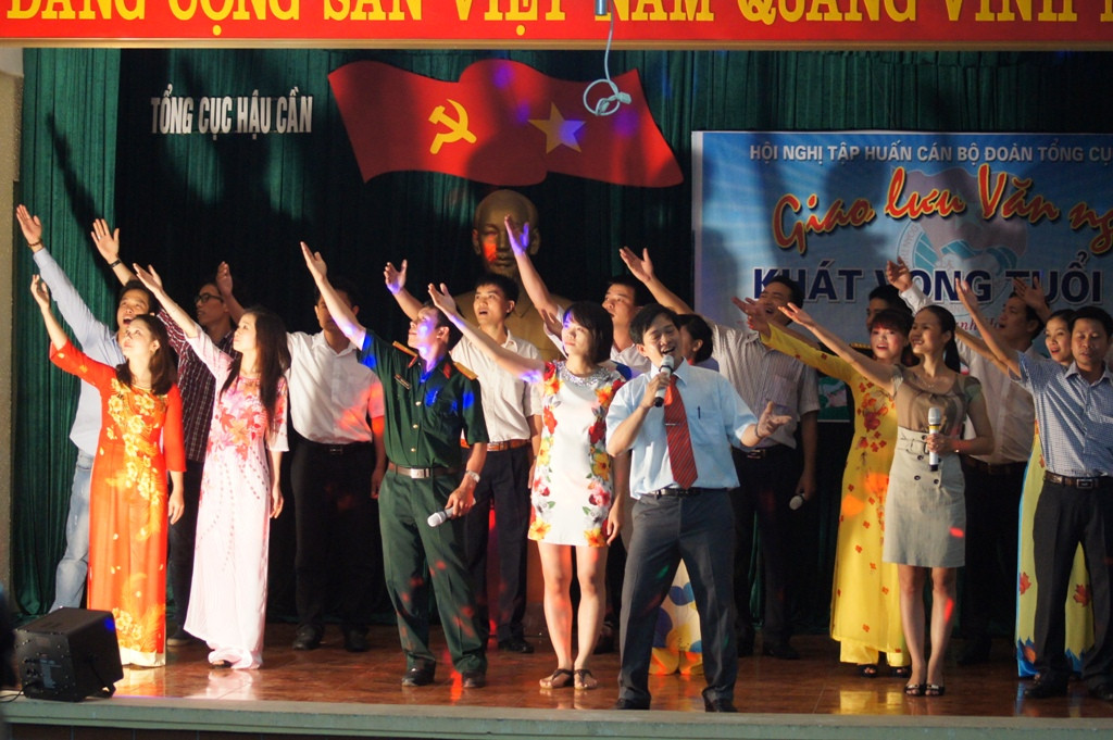 Chương trình giao lưu văn nghệ Khát vọng tuổi trẻ tại hội nghị