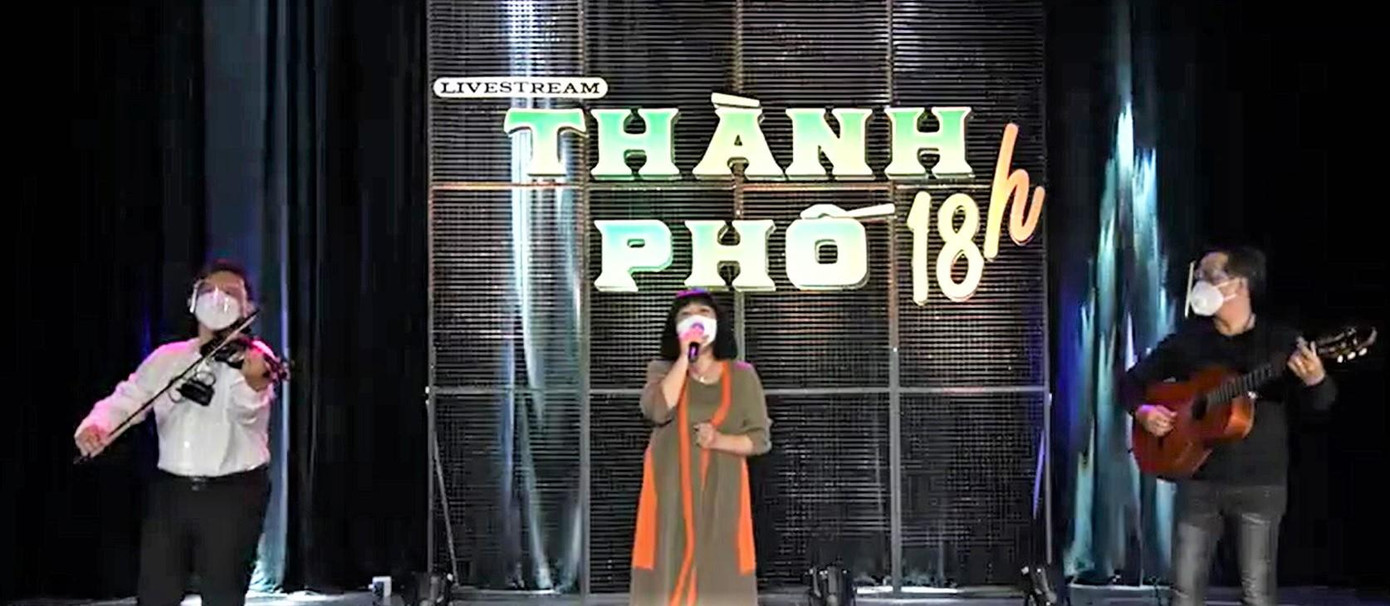 Một chương trình nghệ thuật trẻ trung và xúc động của giới nghệ sĩ TPHCM giành tặng cho người dân thành phố nói riêng và cả nước nói chung trong đại dịch COVID-19.