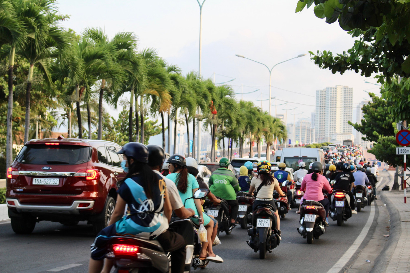 Khu vực cầu Trần Phú - Nha Trang thường xảy ra hiện tượng ùn ứ xe dịp lễ.