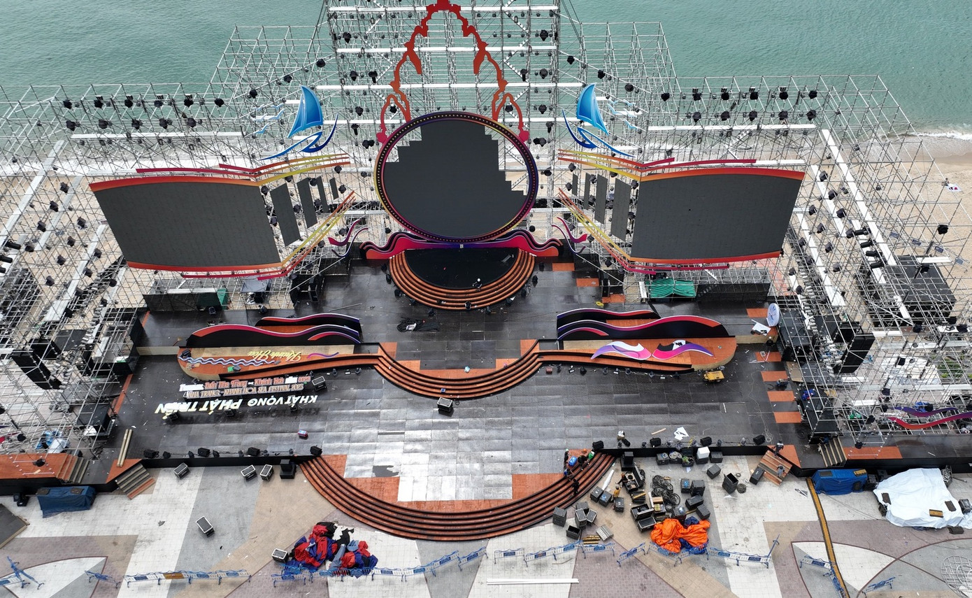 Khu vực khán đài tổ chức Festival biển Nha Trang - Khánh Hòa. Ảnh: Trần Minh Ngọc.
