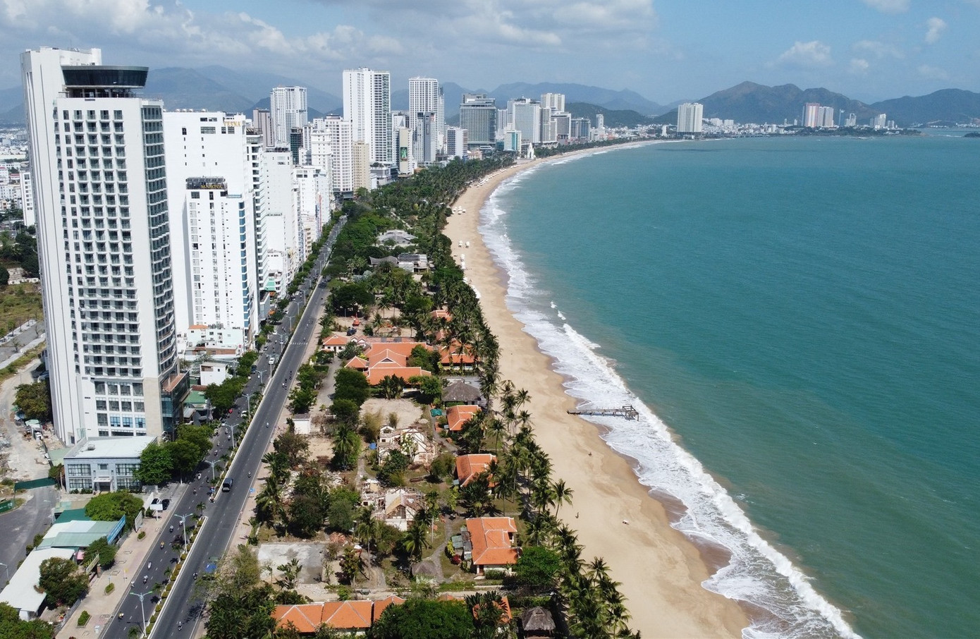 Khu nghỉ dưỡng Ana Mandara cũ chắn khoảng 400m phía Đông đường Trần Phú. Ảnh: H.L