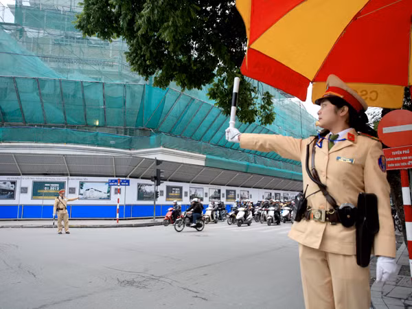 Hình ảnh đẹp về CSGT khi đang làm nhiệm vụ. Ảnh: Minh Đức Hình ảnh đẹp về CSGT khi đang làm nhiệm vụ