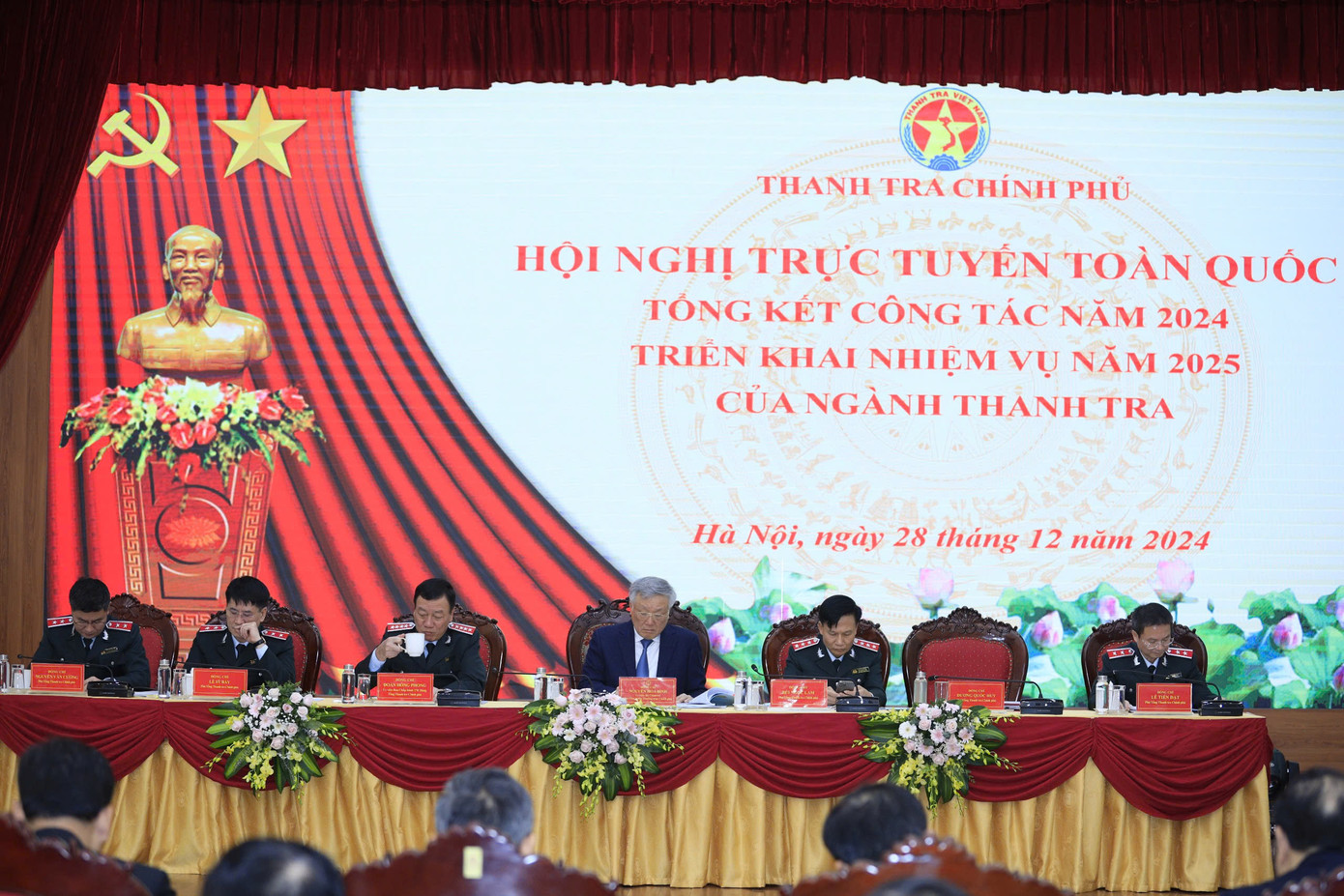 Phó Thủ tướng Thường trực Chính phủ Nguyễn Hòa Bình cùng lãnh đạo Thanh tra Chính phủ tại hội nghị.