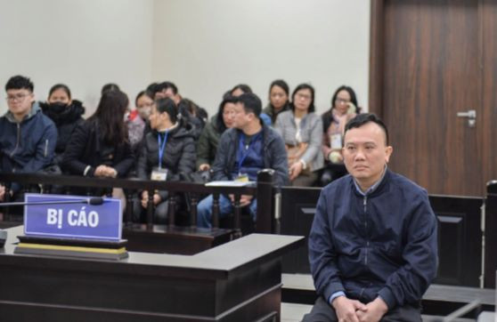 Bị cáo Lê Minh Tuyến tại phiên tòa. Bị cáo Lê Minh Tuyến tại phiên tòa.