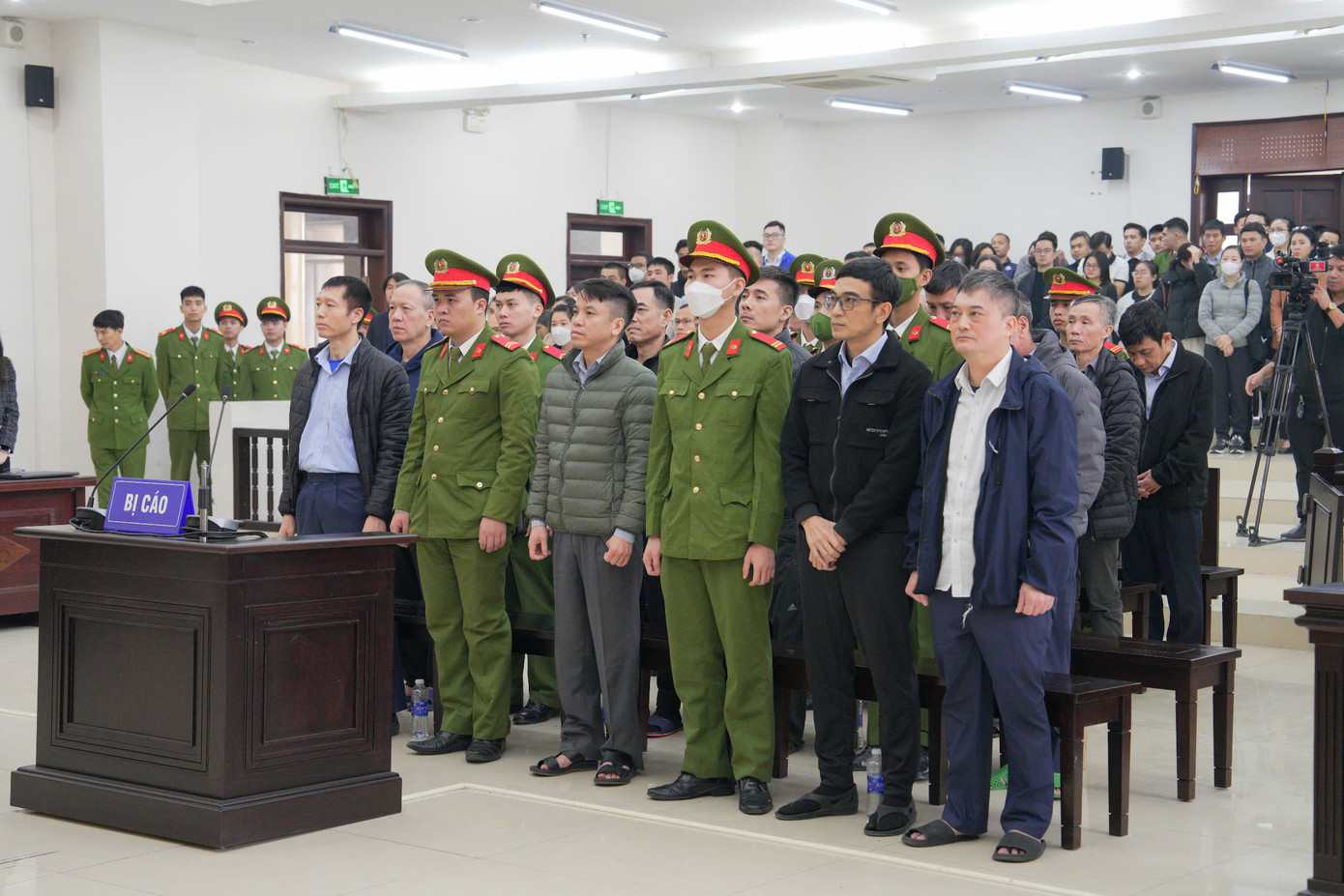 Tòa đánh giá đây là hành vi lừa đảo chiếm đoạt tài sản khi cổ phiếu ROS của Faros đã được hơn 25.000 nhà đầu tư bỏ tiền mua, tổng giá trị hơn 3.620 tỷ đồng. Tòa đánh giá đây là hành vi lừa đảo chiếm đoạt tài sản khi cổ phiếu ROS của Faros đã được hơn 25.000 nhà đầu tư bỏ tiền mua, tổng giá trị hơn 3.620 tỷ đồng.