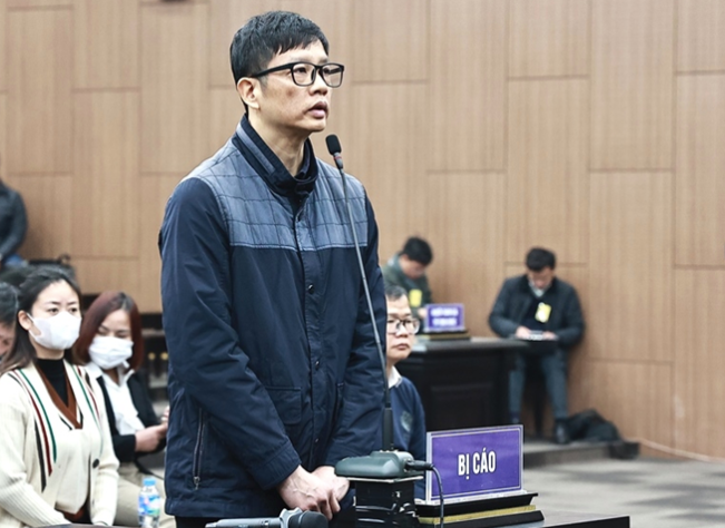 Bị cáo Vũ Hồng Quang bào chữa tại phiên tòa.