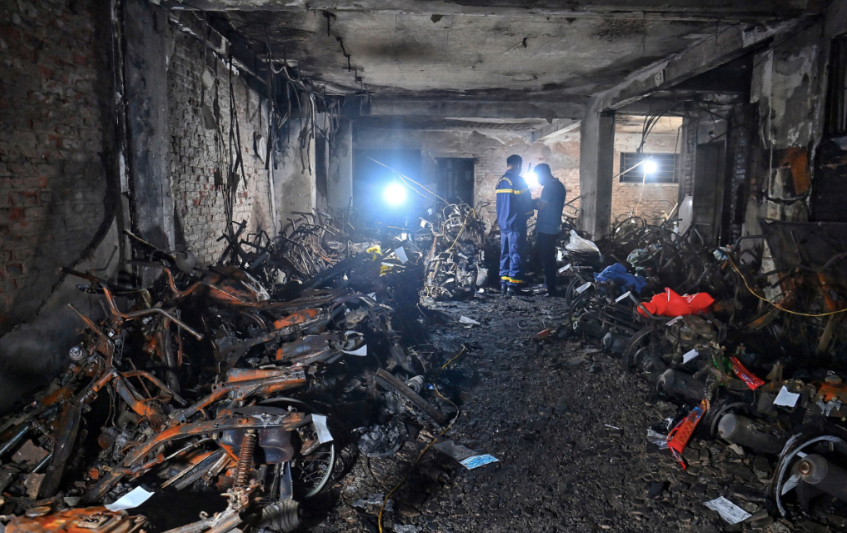 Hiện trường vụ cháy sau khi được khống chế. Hiện trường vụ cháy sau khi được khống chế.