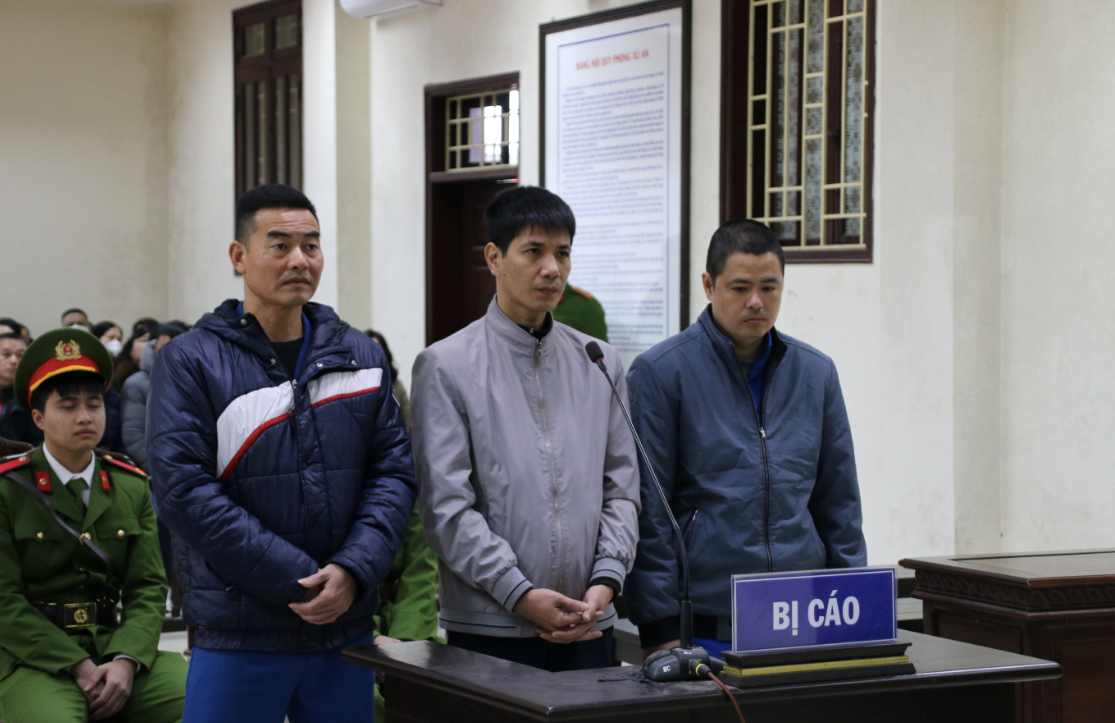 Ba bị cáo tại tòa. Ba bị cáo tại tòa.