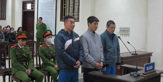 Các bị cáo tại phiên tòa.