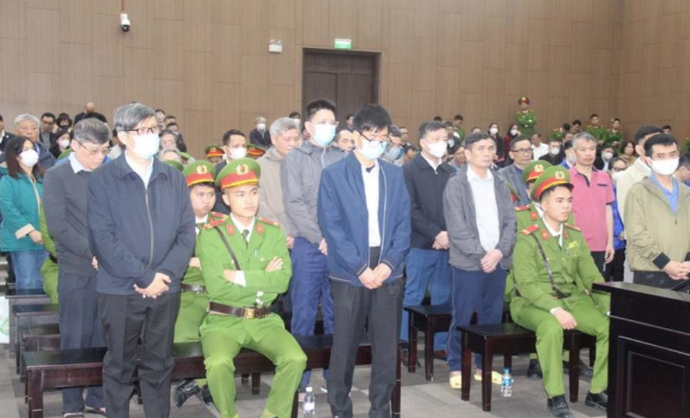 Nhóm bị cáo tại phiên tòa sơ thẩm. Nhóm bị cáo tại phiên tòa sơ thẩm.