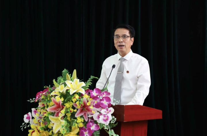 Tân Phó Chánh án TAND Cấp cao Đinh Ngọc Huân phát biểu tại buổi lễ. Tân Phó Chánh án TAND Cấp cao Đinh Ngọc Huân phát biểu tại buổi lễ.