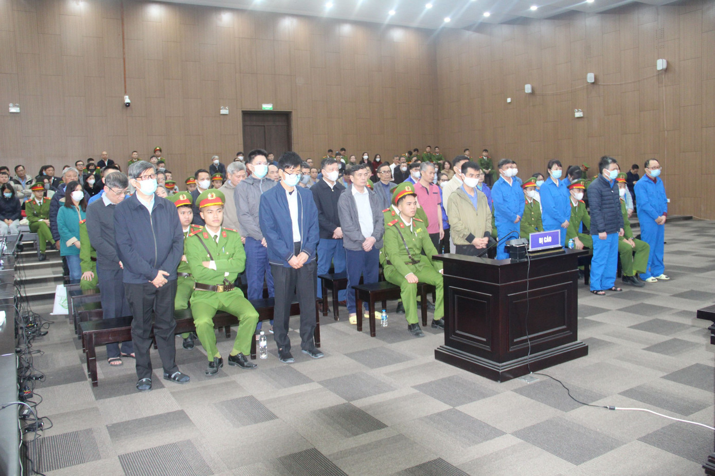 Nhóm bị cáo tại phiên tòa. Nhóm bị cáo tại phiên tòa.