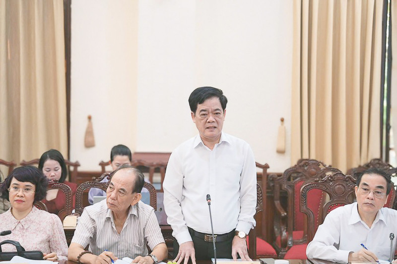 Tiến sĩ Nhị Lê phát biểu.