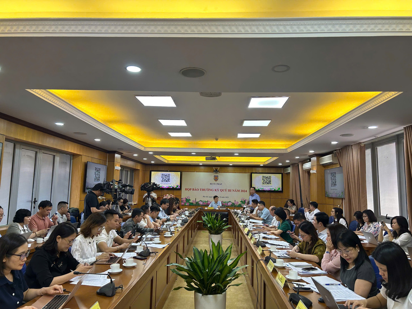 Toàn cảnh buổi họp báo. Toàn cảnh buổi họp báo.