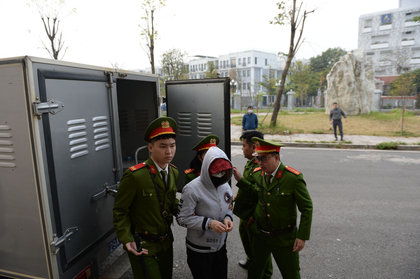 Bị cáo Lê Thị Phượng, cựu chuyên viên phòng khoa giáo văn xã, Văn phòng UBND tỉnh Hải Dương. Bị cáo Lê Thị Phượng, cựu chuyên viên phòng khoa giáo văn xã, Văn phòng UBND tỉnh Hải Dương.