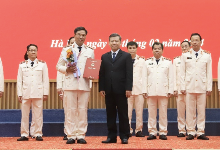 Viện trưởng Viện KSND Tối cao Lê Minh Trí, trao quyết định điều động, bổ nhiệm cán bộ. Viện trưởng Viện KSND Tối cao Lê Minh Trí, trao quyết định điều động, bổ nhiệm cán bộ.