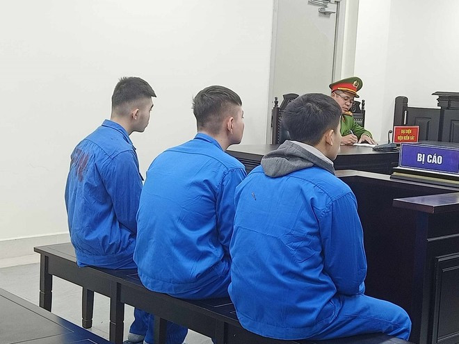 Ba bị cáo tại phiên tòa