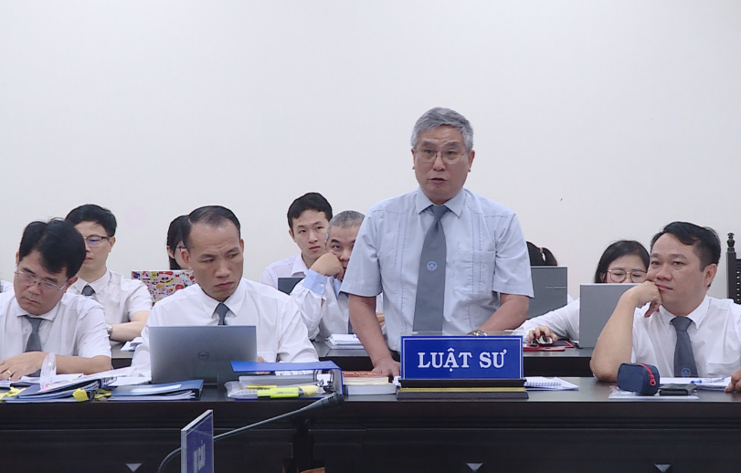 Luật sư Dương Đình Khuyến, bào chữa cho bị cáo Nguyễn Thị Loan.