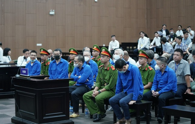 Nhóm bị cáo tại phiên tòa sơ thẩm. Nhóm bị cáo tại phiên tòa sơ thẩm.