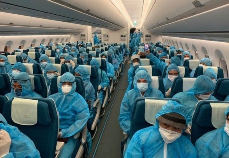 Công dân về nước trên các chuyến bay giải cứu. Công dân về nước trên các chuyến bay giải cứu.