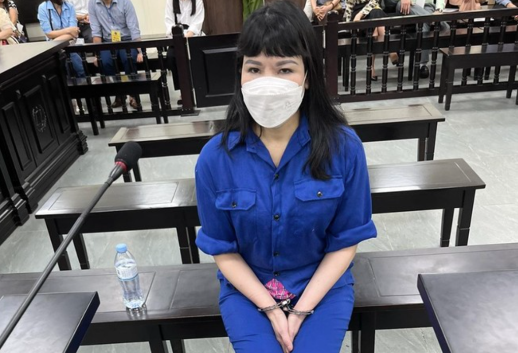 Bị cáo Vũ Thị Thu Nhung tại phiên tòa mở hôm 4/6 nhưng phải tạm hoãn. Bị cáo Vũ Thị Thu Nhung tại phiên tòa mở hôm 4/6 nhưng phải tạm hoãn.