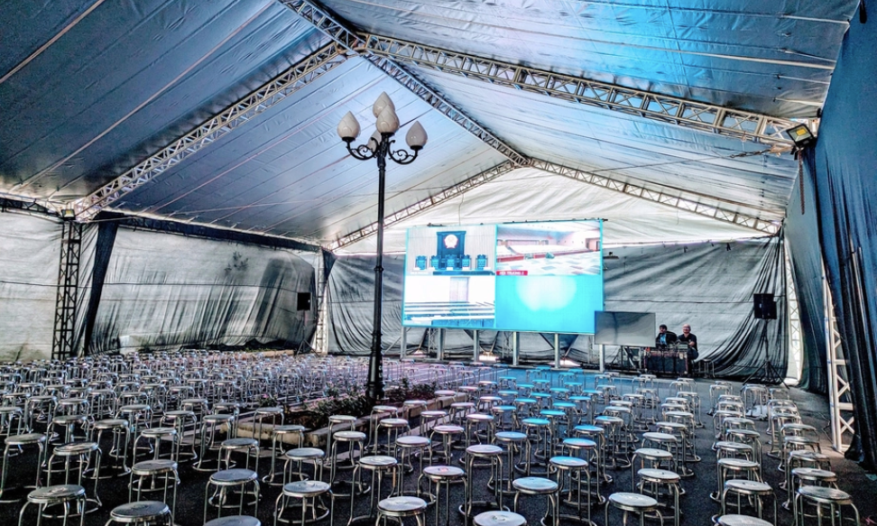 Rạp lớn được dựng trước sân TAND thành phố Hà Nội.