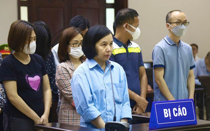 Bị cáo Nguyễn Thị Hà Thành và đồng phạm tại phiên tòa phúc thẩm. Bị cáo Nguyễn Thị Hà Thành và đồng phạm tại phiên tòa phúc thẩm.