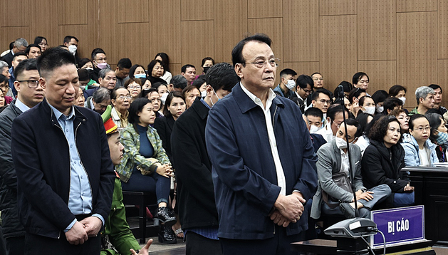 Bị cáo Đỗ Anh Dũng cùng đồng phạm. Bị cáo Đỗ Anh Dũng cùng đồng phạm.