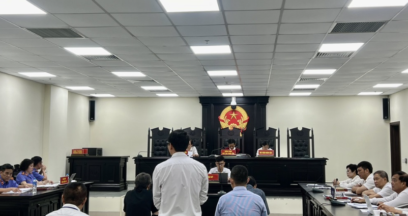 Phiên xét xử nhóm bị cáo. Phiên xét xử nhóm bị cáo.
