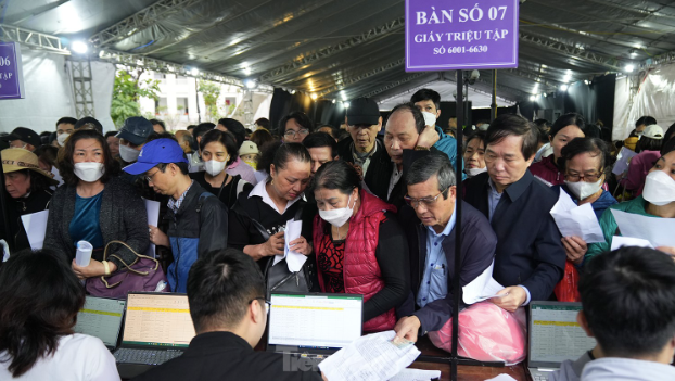 Nhóm bị hại trong vụ án làm thủ tục vào dự phiên tòa. Nhóm bị hại trong vụ án làm thủ tục vào dự phiên tòa.