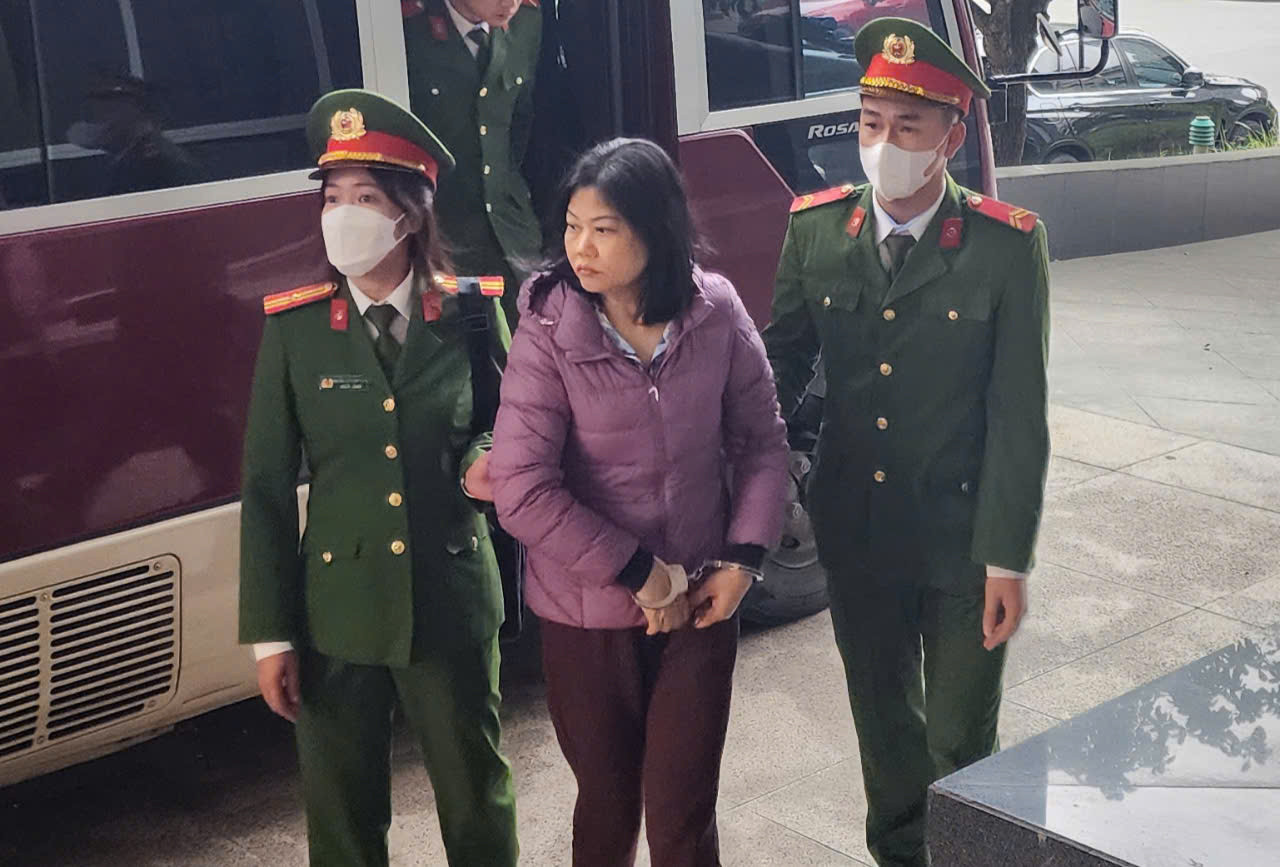 Trong 50 bị cáo, có 26 người kháng cáo, trong đó, 3 anh em cựu chủ tịch FLC xin giảm án tù, mức tiền bồi thường hoặc xin được miễn trách nhiệm bồi thường. 45 bị cáo xin giảm nhẹ hình phạt, xin chuyển án tù sang án treo và miễn, giảm tiền bồi thường. Trong 50 bị cáo, có 26 người kháng cáo, trong đó, 3 anh em cựu chủ tịch FLC xin giảm án tù, mức tiền bồi thường hoặc xin được miễn trách nhiệm bồi thường. 45 bị cáo xin giảm nhẹ hình phạt, xin chuyển án tù sang án treo và miễn, giảm tiền bồi thường.